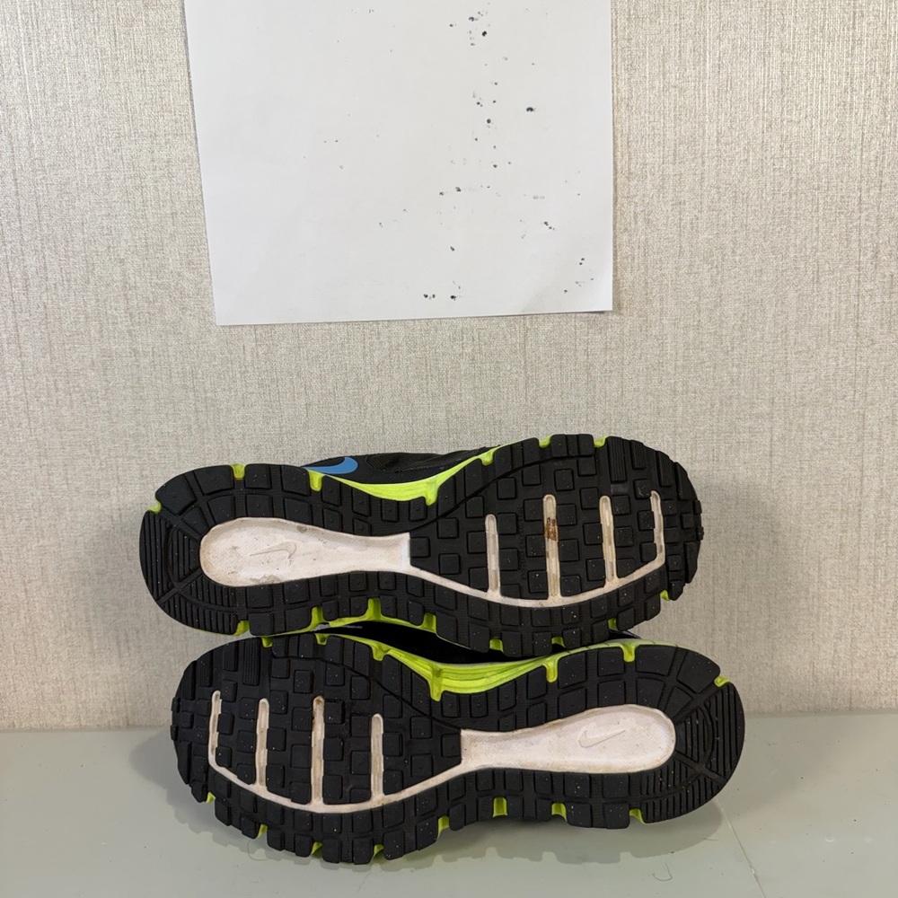 Nike Kids Black and Neon Green Sneakers - Picture 9 of 13